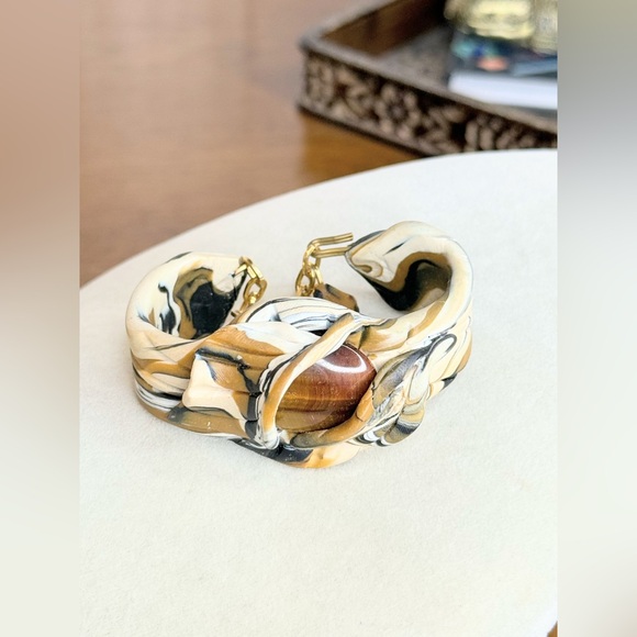 Vintage Tiger’s Eye Stone Bracelet Marbled Resin Hinged Cuff Gold Tone Chain - Picture 2 of 8